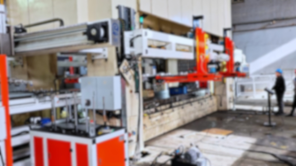 大吨位冲床最佳拍档——沁恩三次元机械手，高效攻克汽车副车架多工序生产